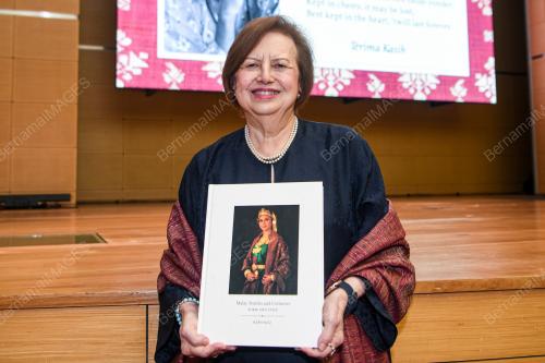 TAN SRI DR ZETI AKHTAR AZIZ