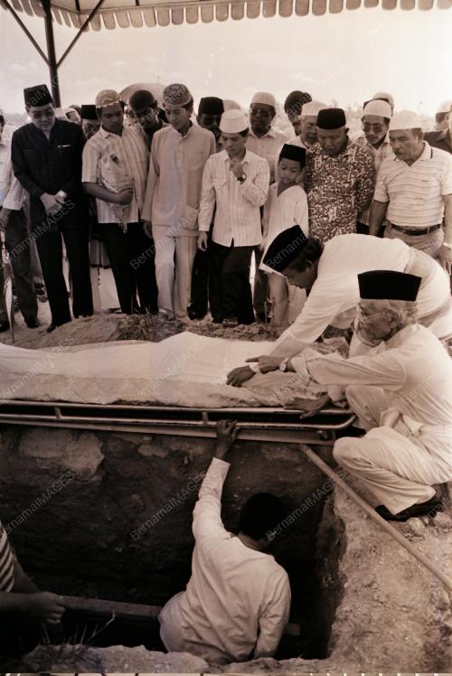 ALLAHYARHAM TAN SRI DATO' ABD JALIL HASSAN