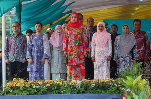 RAJA PERMAISURI AGONG RAJA ZARITH SOFIAH