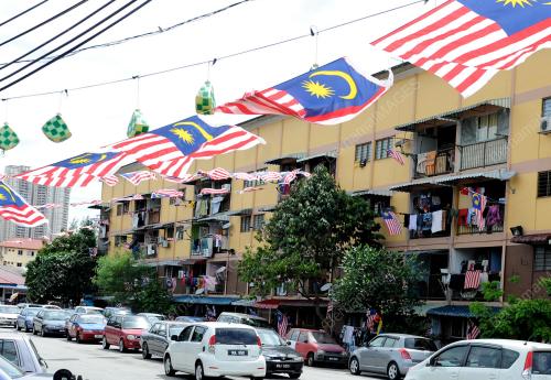 KL01_23082012_BENDERA1