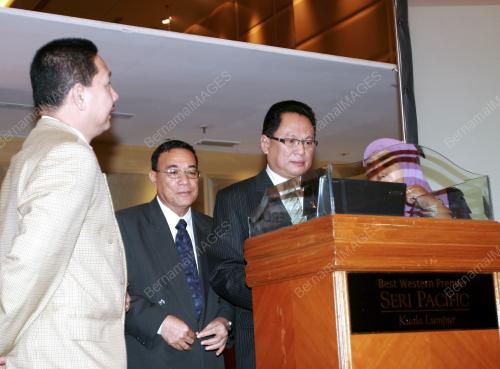 DR MOHD PUAD ZARKASHI