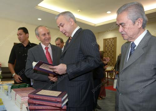 KL01_23112015_PELANCARAN_BUKU