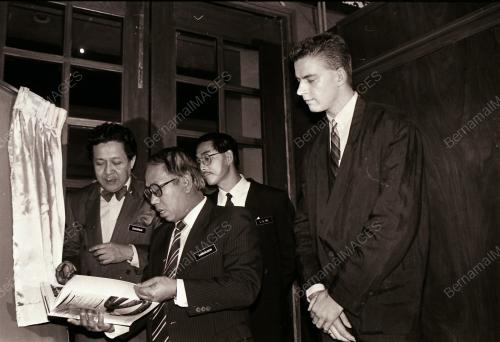 TAN SRI SABARUDDIN CHIK
