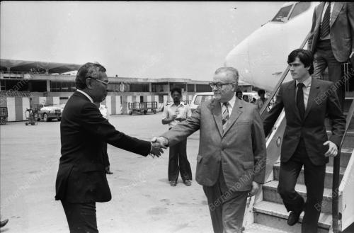 MENTERI