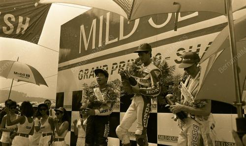 KL01_240390_GRAND_PRIX