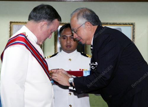 MOHD NAJIB TUN ABDUL RAZAK