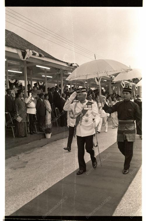 AGONG DI PERBARISAN PULAPOL