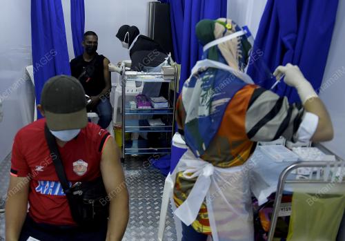 PUSAT VAKSINASI DAN PROGRAM VAKSINASI BERGERAK