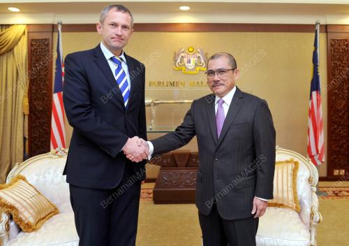 KL01_24102013_PARLIMEN
