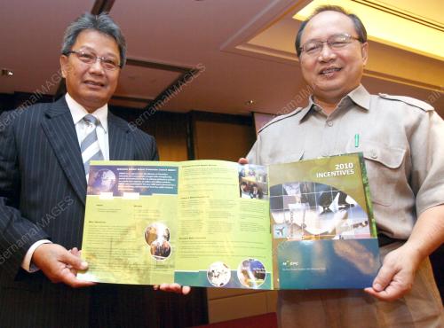 TAN SRI BERNARD DOMPOK
