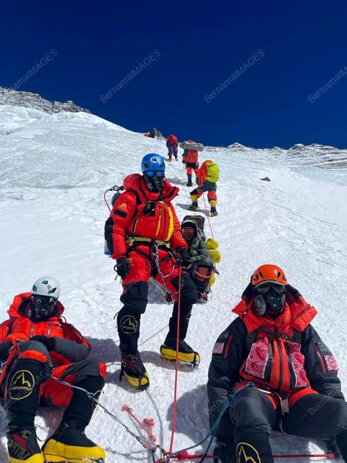 64 YEAR OLD ELANGHOVAN OLDEST MALAYSIAN TO CONQUER EVEREST
