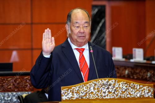 KL01_25092017_ANGKAT_SUMPAH_BN201709216132