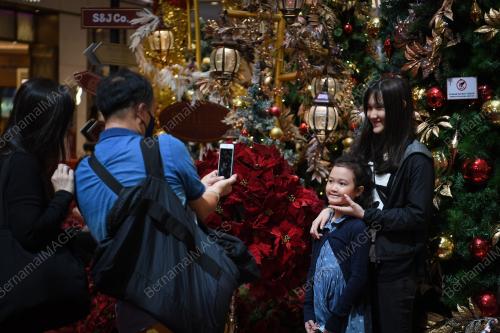 TINJAUAN HARI KRISMAS