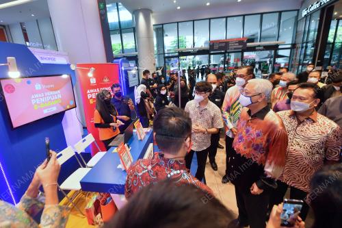 DATUK SERI ISMAIL SABRI YAAKOB