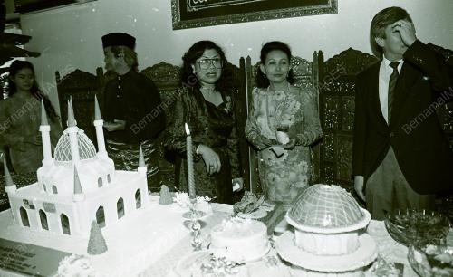RAFIDAH AZIZ MENGHADIRI RUMAH TERBUKA