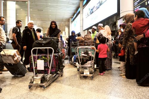 KL01_27082013_PELAJAR_TIBA