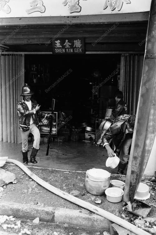 KEDAI TERBAKAR