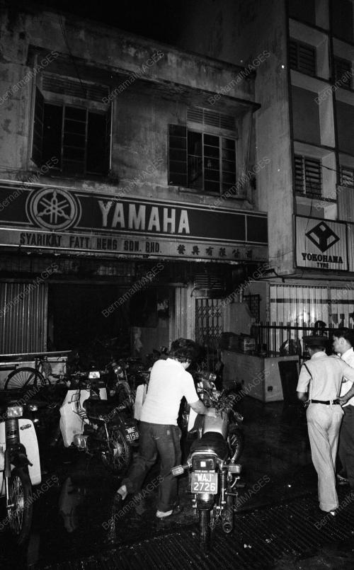 KL01_28012015_KEBAKARAN_KOMPLEKS