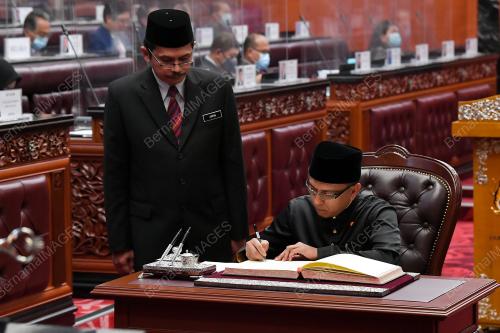 SENATOR KHAIRIL NIZAM KHIRUDIN