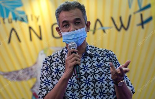 DR HEZRI ADNAN