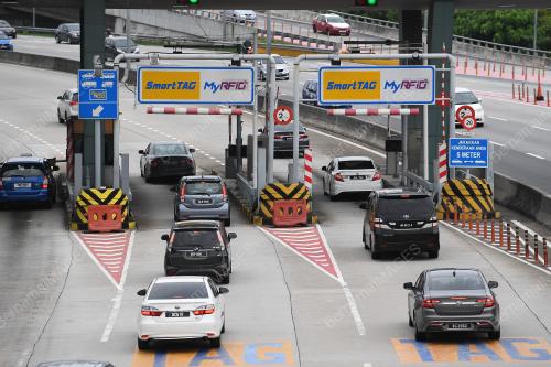 TEKNOLOGI IDENTIFIKASI FREKUENSI RADIO (RFID)