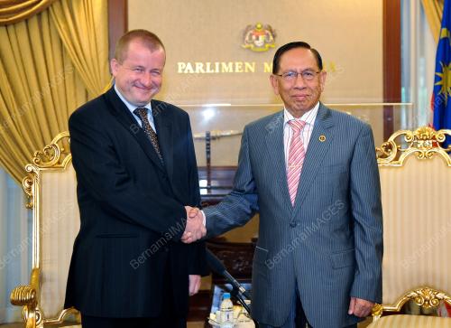KL01_30012012_ABU_ZAHAR