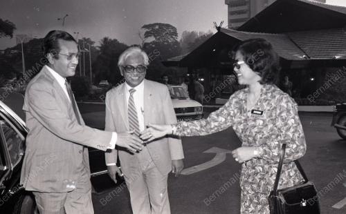 DR. MAHATHIR MOHAMAD