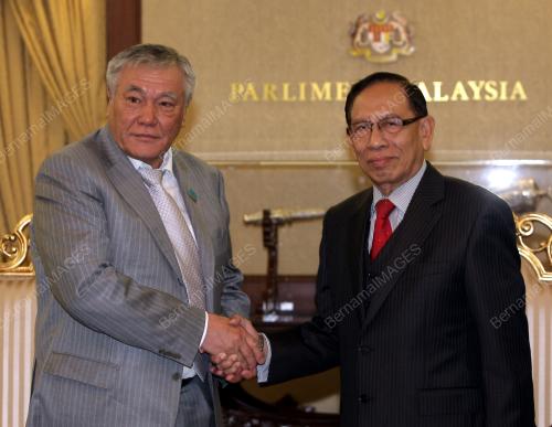 ABU ZAHAR NIKA UJANG