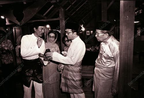DATUK SERI DR. MAHATHIR BIN MOHAMAD