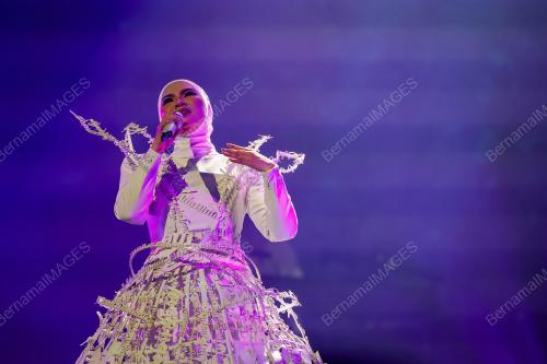 KONSERT JELAJAH IMAJI MEMUKAU, AINA ABDUL 'MERASUK' PENONTON