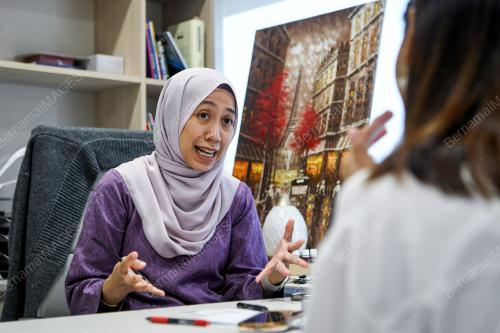 DR SHARINA MOHD RAZALI