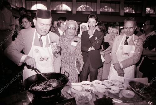 KEMPEN MAKAN DAGING ARNAB
