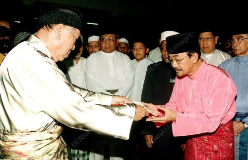 KL02-02_06_2000_AGONG-CEK_02062000