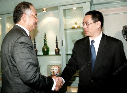 KL02-05_06_2000NAJIB-DAVID_LIM_08012016