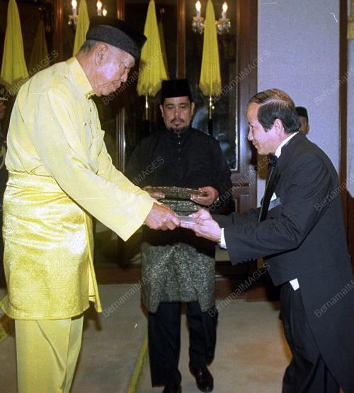 KL02-06_06_2001AGONG_27012016
