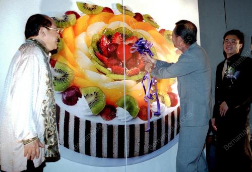 KL02-06_2000_LIM_KIM_YAIK-LOGO_08012016