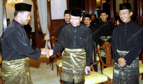 KL02-140_14042001