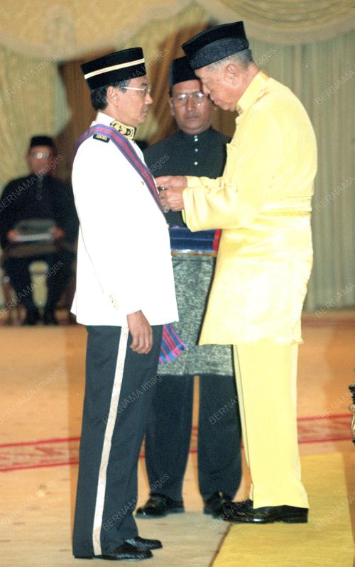 KL02-15_08_2000_AGONG-HAKIM_15082000