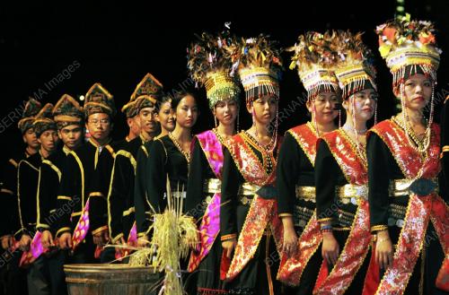 PERSEMBAHAN TRADISI PESATA KAAMATAN 2001 KUALA LUMPUR