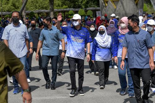 DATUK SERI ISMAIL SABRI YAAKOB