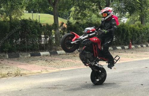 KL02_01062019_STUNT