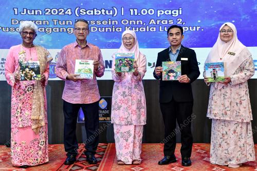 DATUK SERI DR WAN AZIZAH WAN ISMAIL