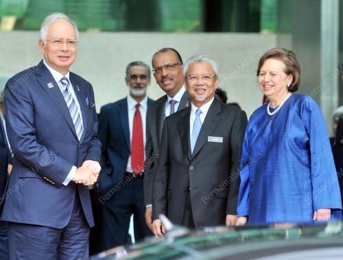 KL02_01082013_PM_ISLAM