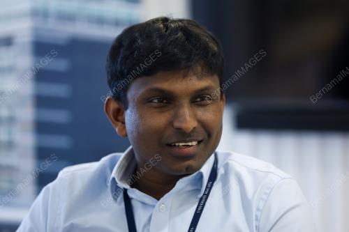 DR VEENESH SELVARATNAM