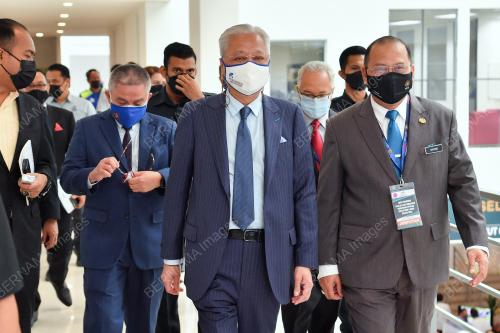 DATUK SERI ISMAIL SABRI YAAKOB