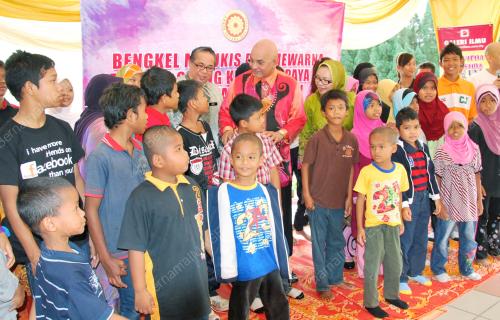 DATUK MAGLIN DENNIS D'CRUZ