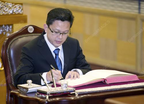KL02_01122014_SENATOR_SUMPAH