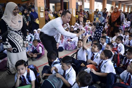 DR MASZLEE MALIK