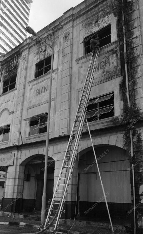 KL02_02032015_KEDAI_TERBAKAR
