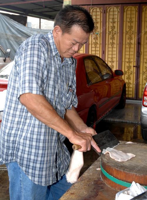 PENIAGA DAGING BABI